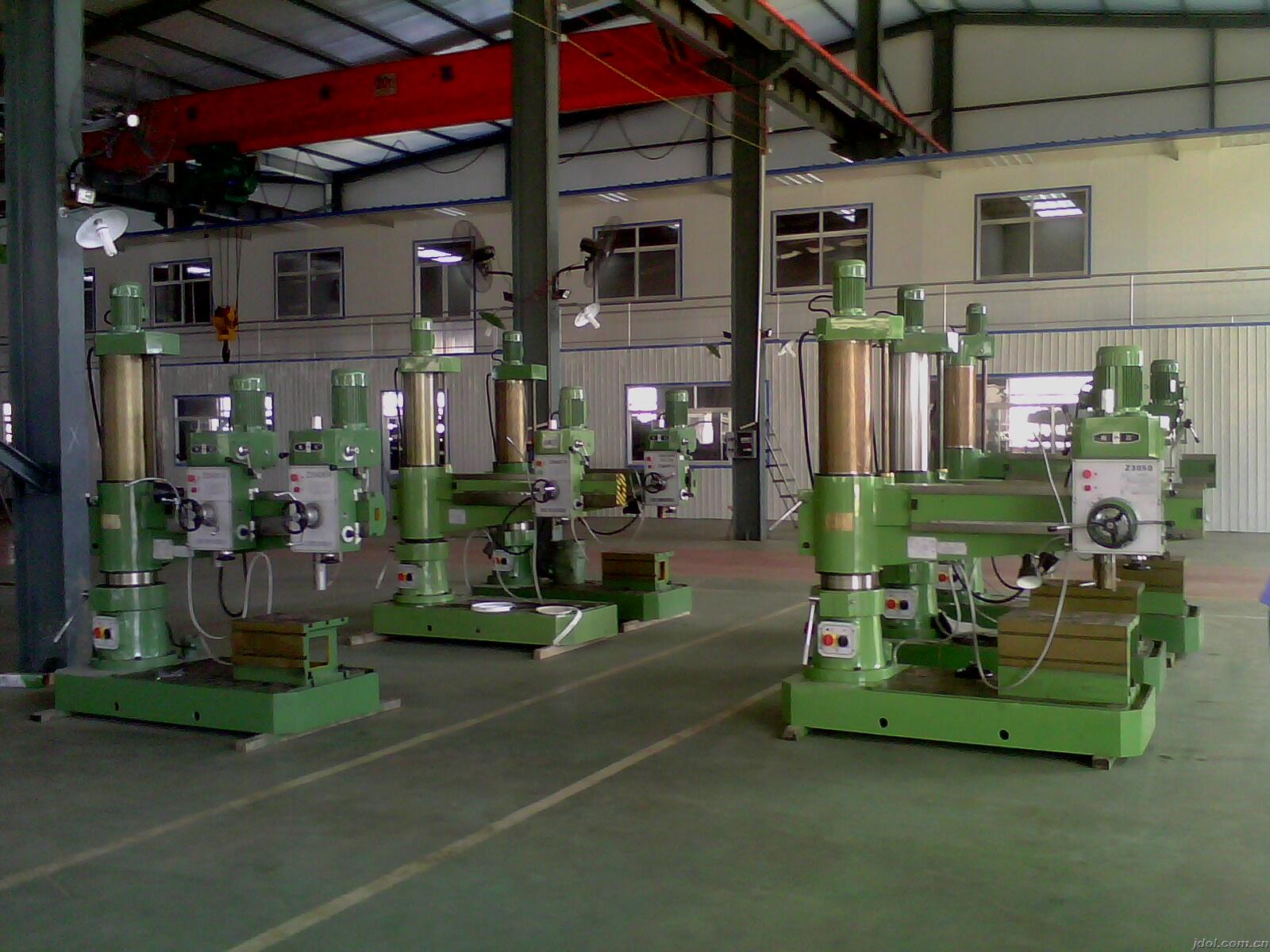 搖臂鑽(zuàn)床現場圖 搖臂鑽床現場圖